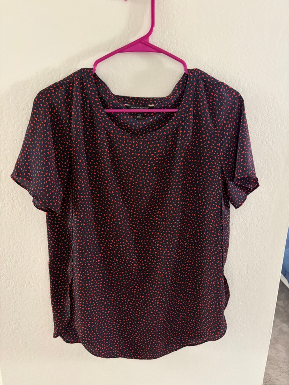 Crew Neck Short Sleeve Top in dark navy blue with Red Print